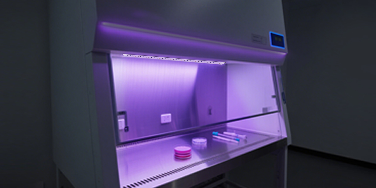 ضوء الأشعة فوق البنفسجية في خزانة السلامة البيولوجية